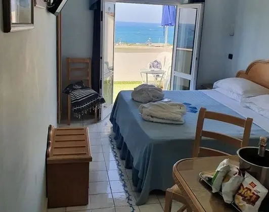 Tek Büyük veya İki Ayrı Yataklı Oda, Balkon, Deniz Manzaralı