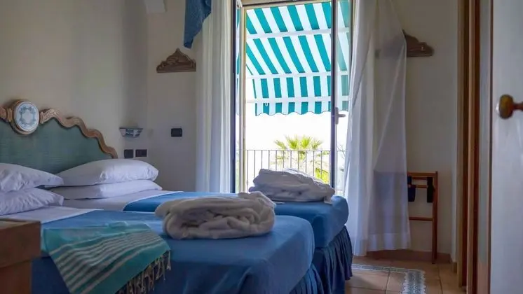 Tek Büyük veya İki Ayrı Yataklı Oda, Balkon, Deniz Manzaralı