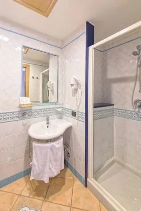 Tek Büyük veya İki Ayrı Yataklı Oda, Balkon, Deniz Manzaralı