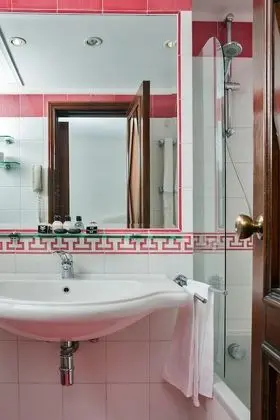 Comfort Tek Büyük Yataklı Oda, Bahçe Manzaralı