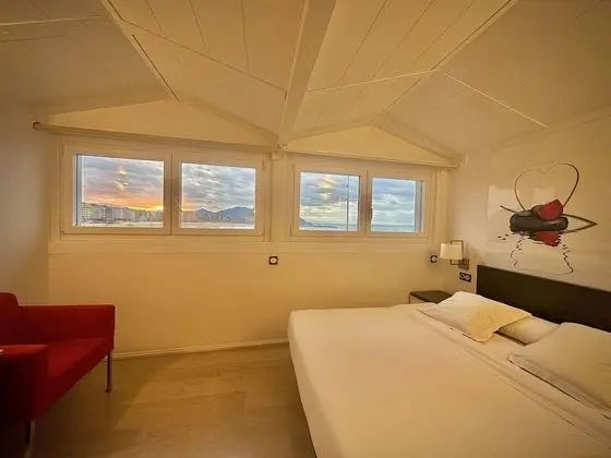 Panoramic Tek Büyük Yataklı Oda