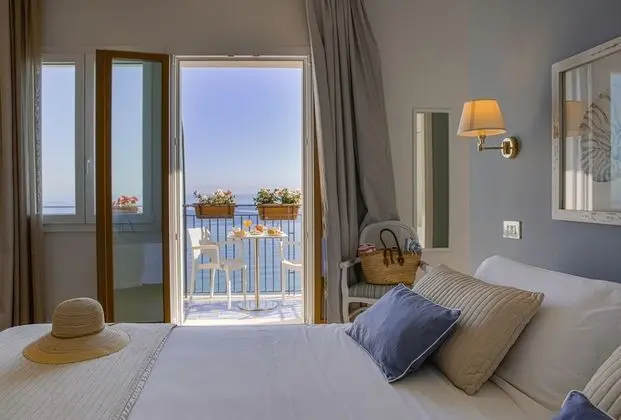 Superior Büyük Yataklı Tek Kişilik Oda, Balkon, Deniz Manzaralı