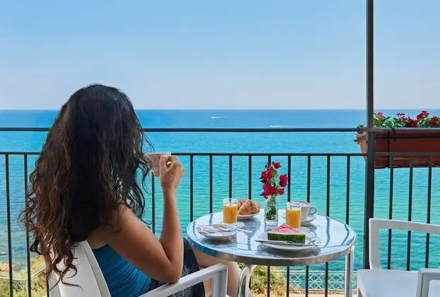 Superior Büyük Yataklı Tek Kişilik Oda, Balkon, Deniz Manzaralı