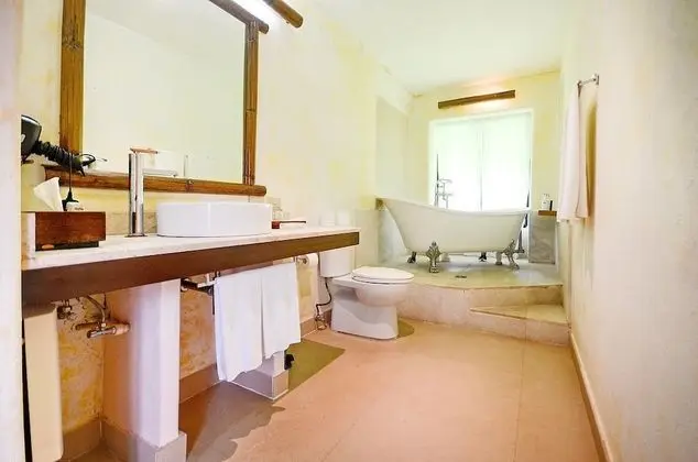 Deluxe Tek Büyük Yataklı Oda, 1 Çift Kişilik Yatak, Özel Banyo, Kısmi Deniz Manzaralı