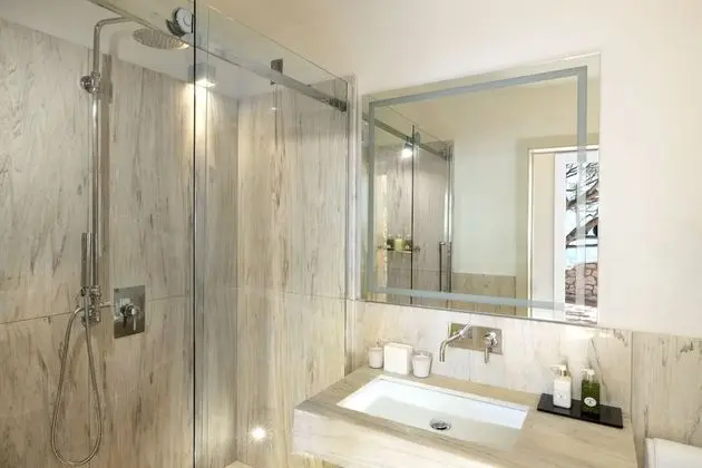Superior Tek Büyük veya İki Ayrı Yataklı Oda, Balkon, Bahçe Manzaralı