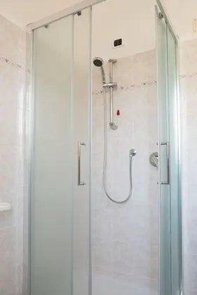 Economy Tek Büyük Yataklı Oda, Ortak Banyo