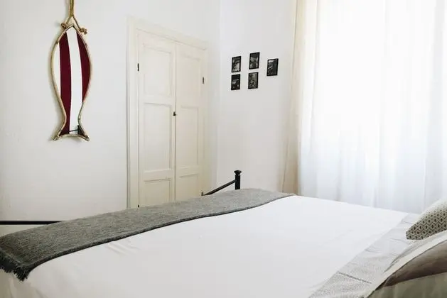 Tek Büyük Yataklı Oda, Ortak Banyo, Kısmi Deniz Manzaralı