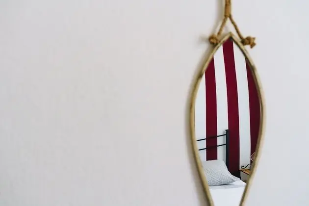 Tek Büyük Yataklı Oda, Ortak Banyo, Kısmi Deniz Manzaralı