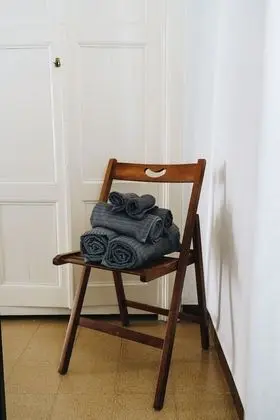 Tek Büyük Yataklı Oda, Ortak Banyo, Kısmi Deniz Manzaralı