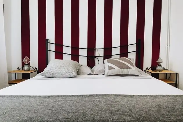 Tek Büyük Yataklı Oda, Ortak Banyo, Kısmi Deniz Manzaralı