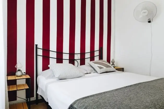 Tek Büyük Yataklı Oda, Ortak Banyo, Kısmi Deniz Manzaralı