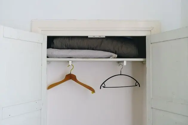 Tek Büyük Yataklı Oda, Ortak Banyo, Kısmi Deniz Manzaralı