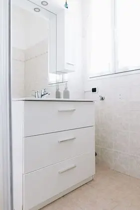 Tek Büyük Yataklı Oda, Ortak Banyo, Kısmi Deniz Manzaralı