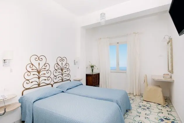 Dört Kişilik Oda, Deniz Manzaralı (no balcony)