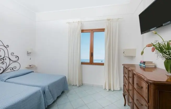 Dört Kişilik Oda, Deniz Manzaralı (no balcony)
