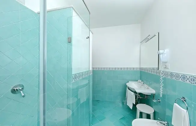 Dört Kişilik Oda, Deniz Manzaralı (no balcony)