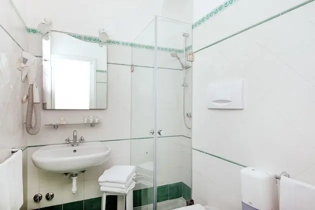 Standard Dört Kişilik Oda (no balcony)