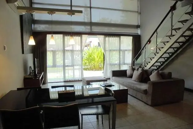 Emerald Loft Suite