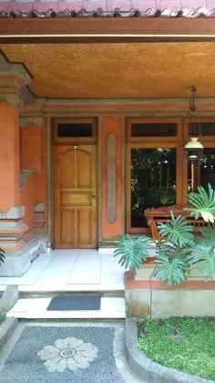 Tek Büyük veya İki Ayrı Yataklı Oda, Avlu Manzaralı