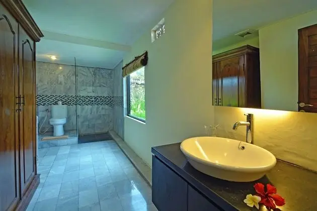 Villa (Upstairs Villa)