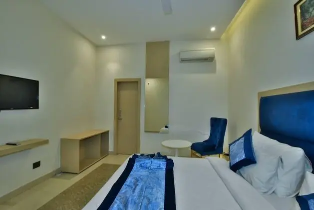 Luxury Oda
