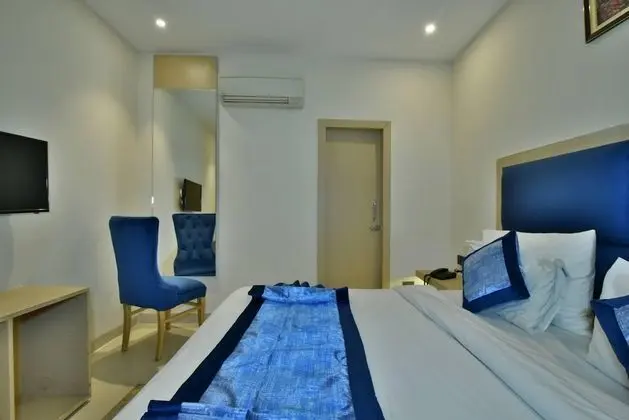 Luxury Oda