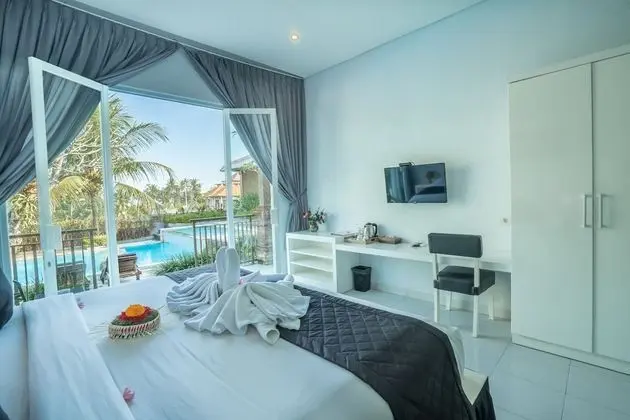 Deluxe Tek Büyük Yataklı Oda, 1 Yatak Odası, Havuz Manzaralı, Havuz Kenarı