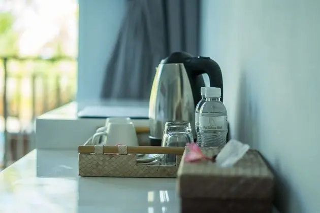 Deluxe Tek Büyük Yataklı Oda, 1 Yatak Odası, Havuz Manzaralı, Havuz Kenarı