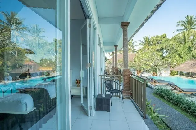 Deluxe Tek Büyük Yataklı Oda, 1 Yatak Odası, Havuz Manzaralı, Havuz Kenarı