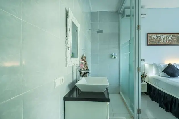 Deluxe Tek Büyük Yataklı Oda, 1 Yatak Odası, Havuz Manzaralı, Havuz Kenarı