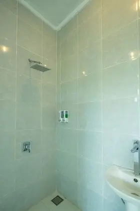 Deluxe Tek Büyük Yataklı Oda, 3 Yatak Odası, Balkon, Bahçe Manzaralı