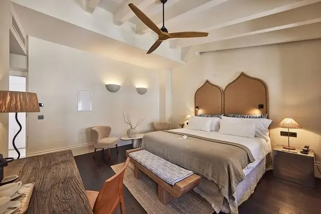 Luxury Oda