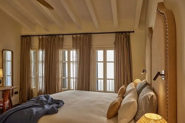 Luxury Oda