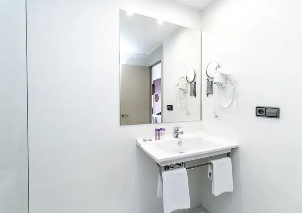 Basic Tek Büyük Yataklı Oda, Şehir Manzaralı