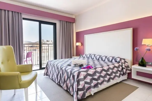 City Tek Büyük Yataklı Oda, Balkon, Şehir Manzaralı