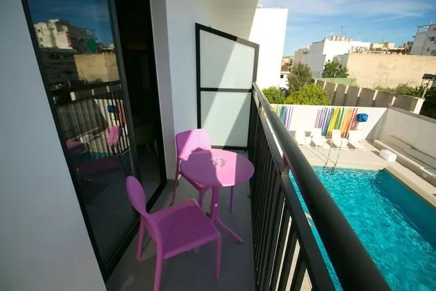 Comfort Tek Büyük Yataklı Oda, Balkon, Havuz Manzaralı