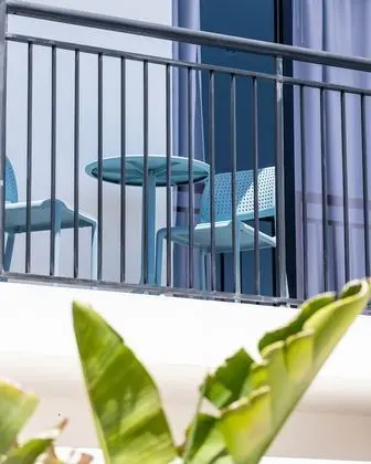 Comfort Tek Büyük Yataklı Oda, Balkon, Havuz Manzaralı