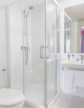 Comfort Tek Büyük Yataklı Oda, Balkon, Havuz Manzaralı