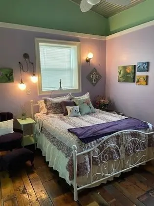 The Hummingbird's Nest