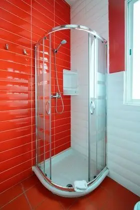 Tek Büyük Yataklı Oda, Ortak Banyo