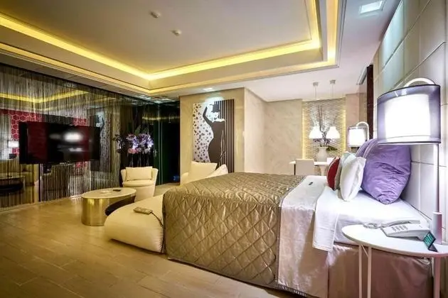 Deluxe Tek Büyük Yataklı Oda