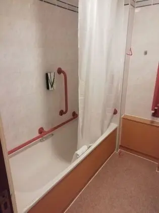 Tek Büyük Yataklı Oda, Engellilere Uygun, Sigara İçilmez