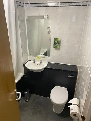 Tek Büyük Yataklı Oda, Engellilere Uygun, Sigara İçilmez
