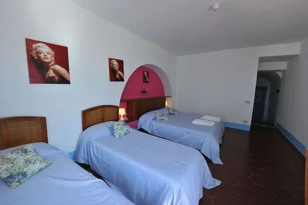 Üç Kişilik Oda, Deniz Manzaralı