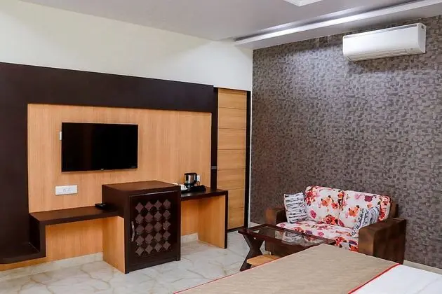 Deluxe Tek Büyük Yataklı Oda, 1 Çift Kişilik Yatak, Sigara İçilebilir, Dağ Manzaralı