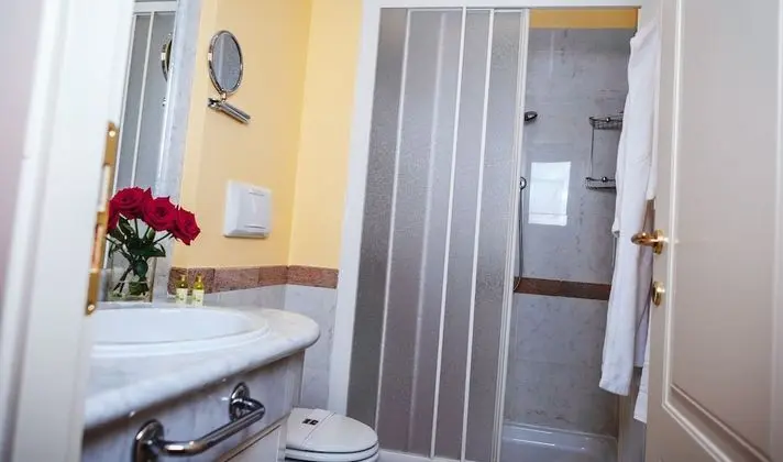 Comfort Tek Büyük veya İki Ayrı Yataklı Oda