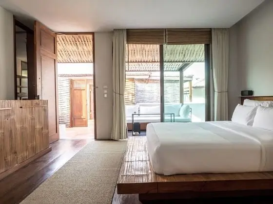 Oceanbed Jacuzzi Villa