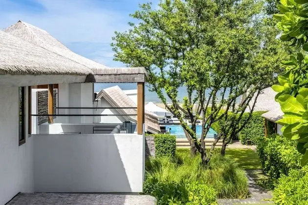 Oceanbed Jacuzzi Villa