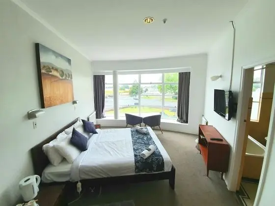 Standard Tek Büyük Yataklı Oda, 1 Büyük (Queen) Boy Yatak, Küvet, Bahçe Manzaralı