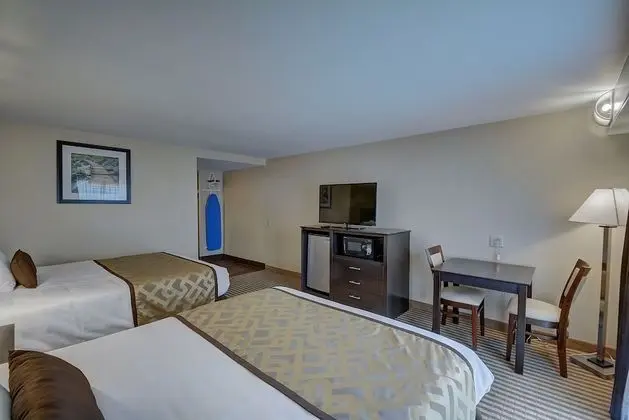 Standard Oda, 2 Büyük (Queen) Boy Yatak, Buzdolabı ve Mikrodalga